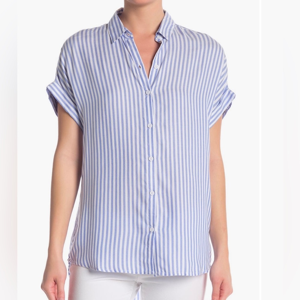 Button down, soft and flowy, striped top. Lightweight fabric, great condition!